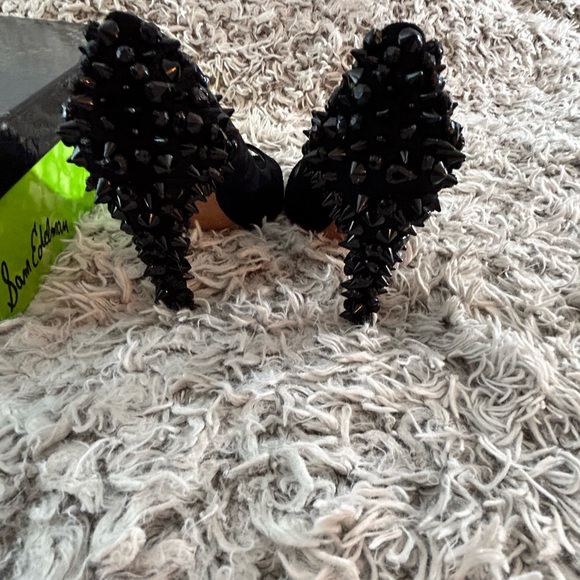 Black suede spiked studded Sam Edelman heels, Size 9 - Picture 5 of 16